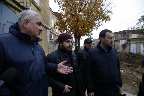 Врио главы Дербента Рустамбек Пирмагомедов проинспектировал ход работ по благоустройству улицы Рзаева