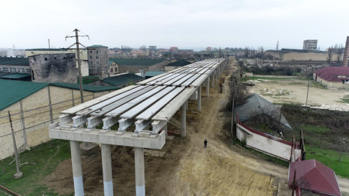 Глава Дербента осмотрел ход строительства путепровода объездной дороги