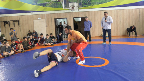 В Дербенте юные спортсмены встретились с Олимпийскими чемпионами