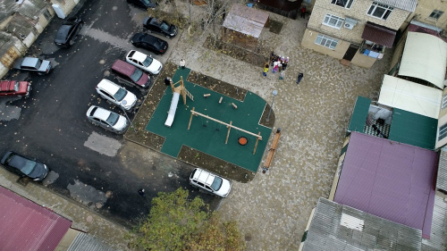 Двор по ул. М. Горького, 41 открыли после благоустройства
