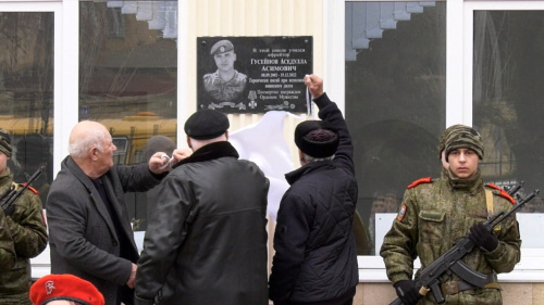 В школе №3 открыта мемориальная доска участнику СВО Гусейнову 