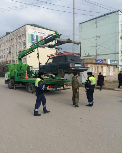 В Дербенте незаконно припаркованный транспорт будут эвакуировать 