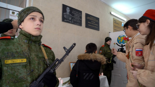 В школе №12 открыта мемориальная доска участнику СВО Магомедову
