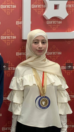 Школьница из Дербента прошла в 1/4 телепроекта Первого канала "Умники и умницы"