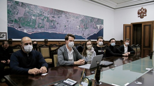 Исполняющий обязанности главы Дербента Рустамбек Пирмагомедов встретился с представителями компания OTS Lab